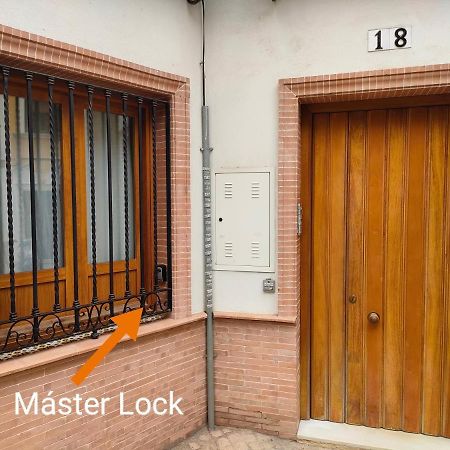 Descubrehome Postigo Inner Patio Seville Exterior photo