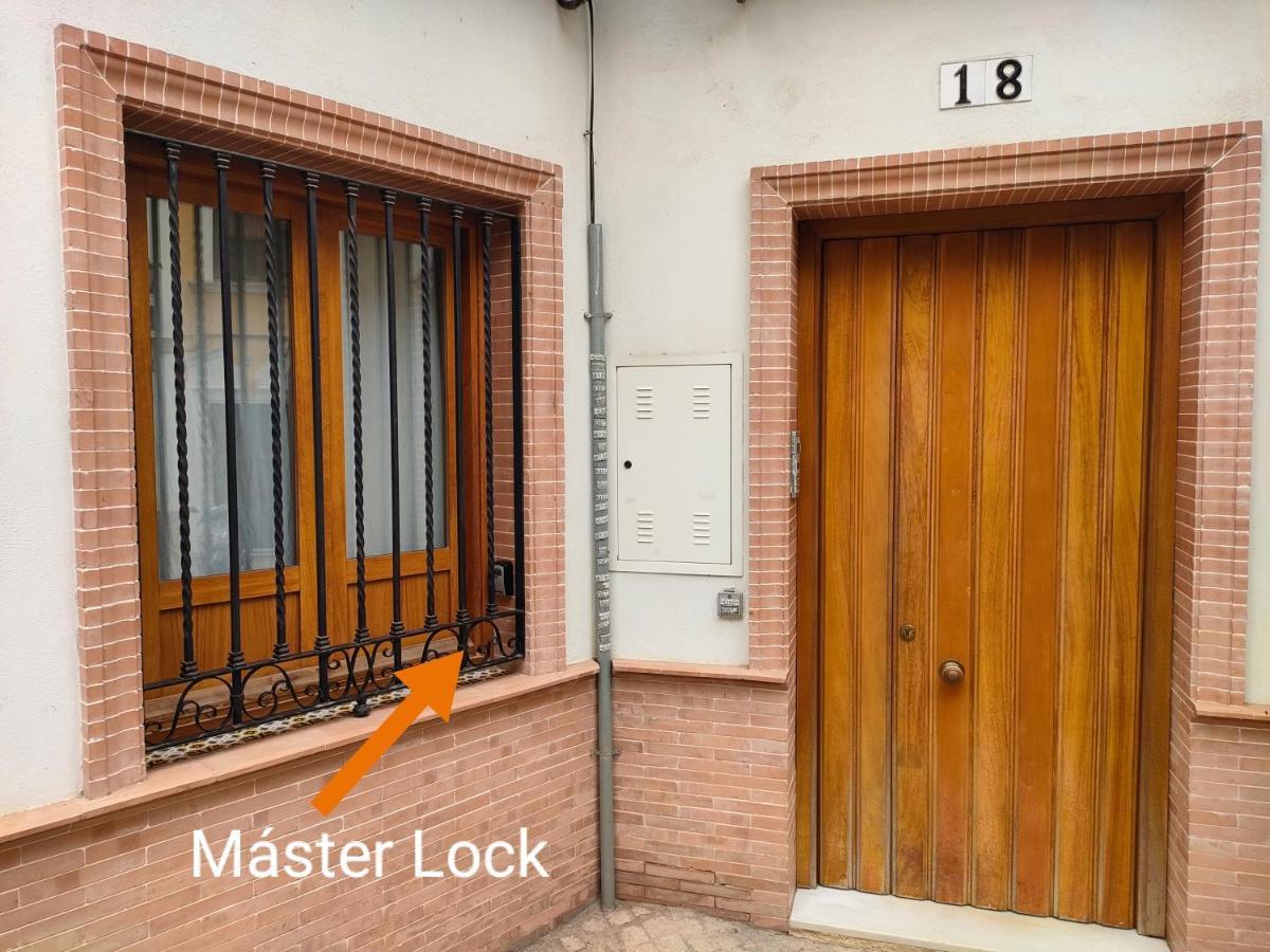 Descubrehome Postigo Inner Patio Seville Exterior photo