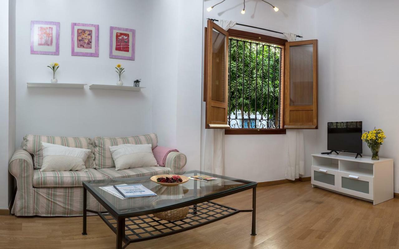 Descubrehome Postigo Inner Patio Seville Exterior photo